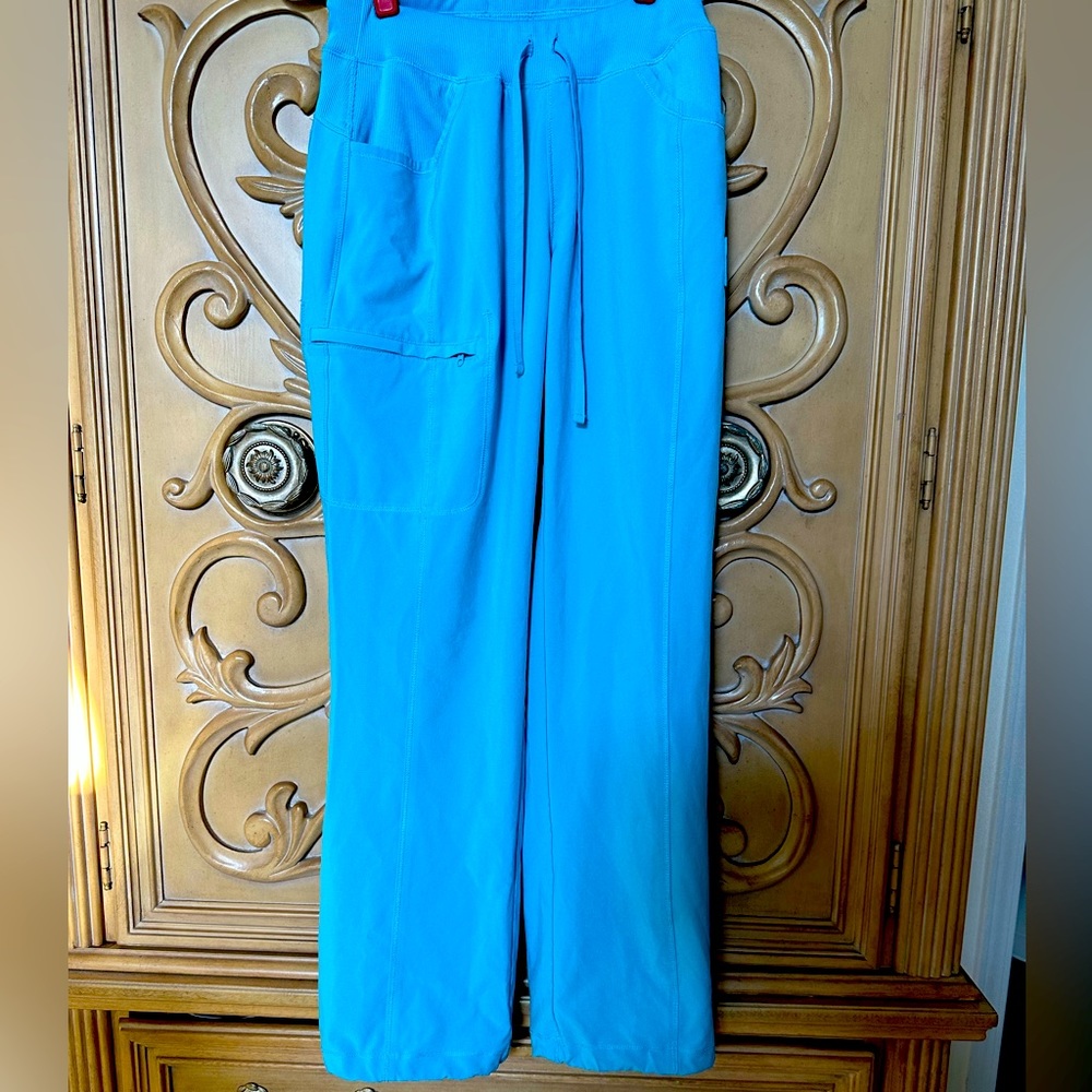 Infinity Pants w/multi pockets like new blue SPCh has pockets cables at legs